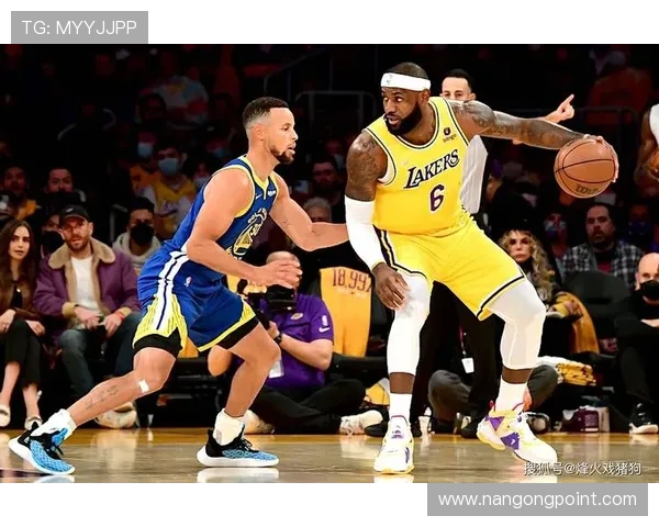 NBA季后赛最新动态：湖人勇士大战来袭 詹姆斯与库里激烈对决引关注