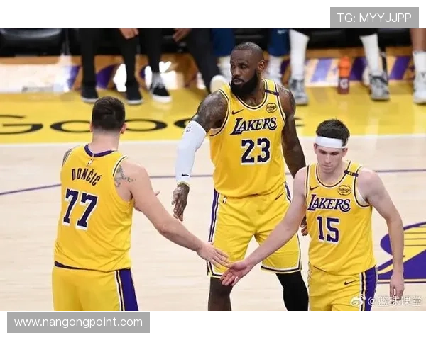 NBA季后赛激烈对决提前上演詹姆斯带领湖人冲击总冠军目标